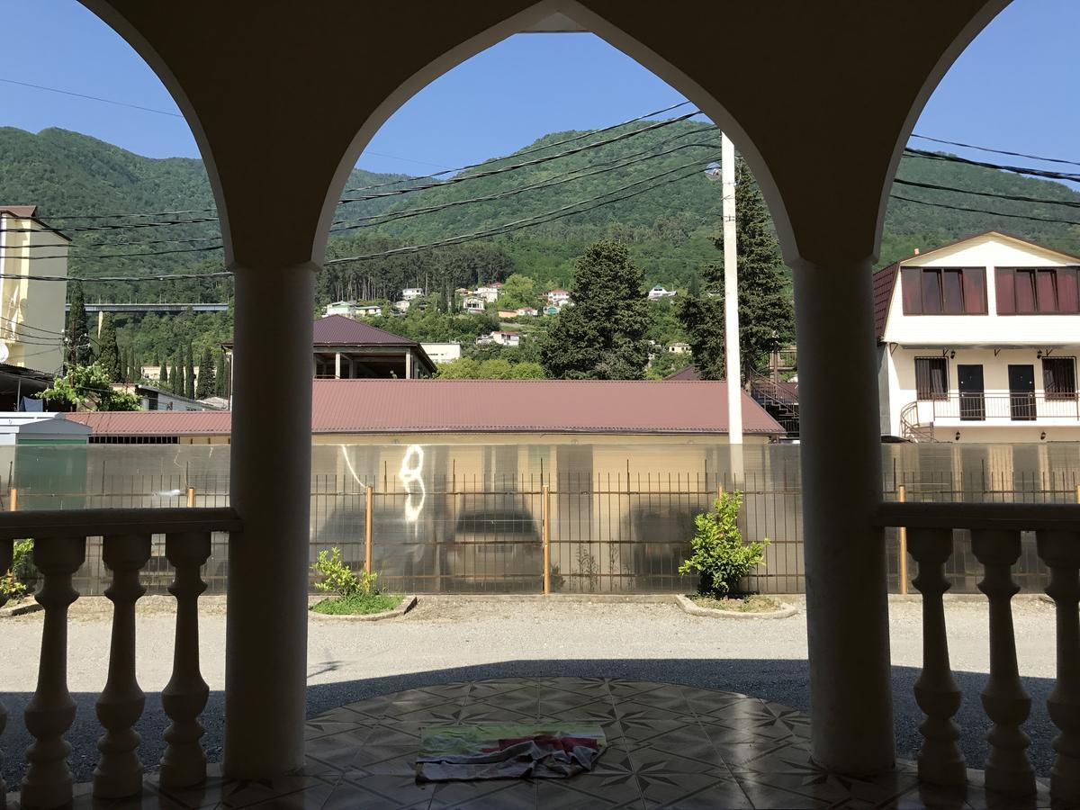 Hôtel Davel à Gagra Extérieur photo