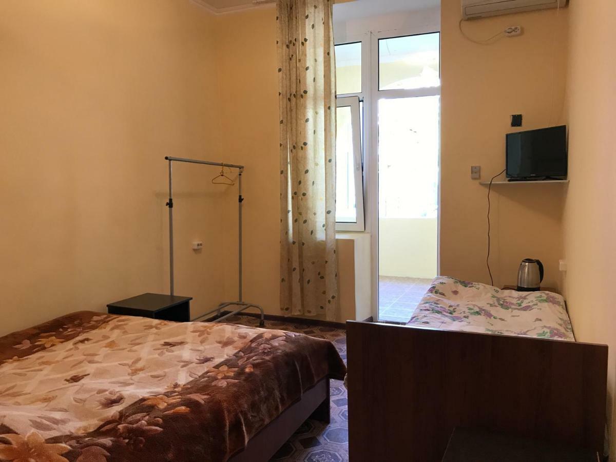 Hôtel Davel à Gagra Extérieur photo